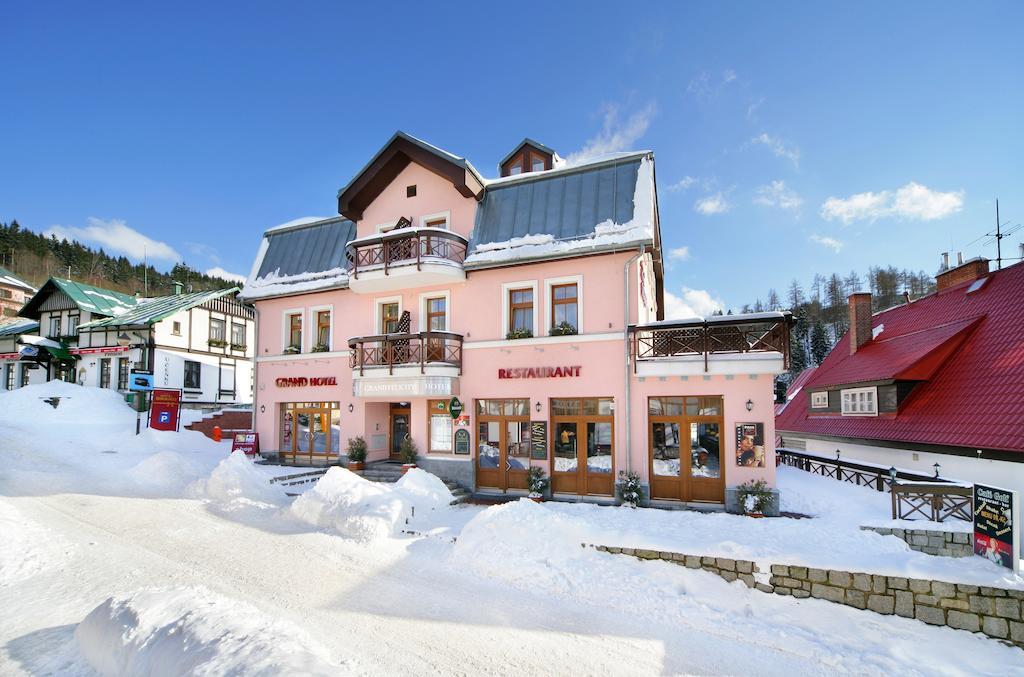 Hotel Grand Špindlerŭv Mlýn Buitenkant foto